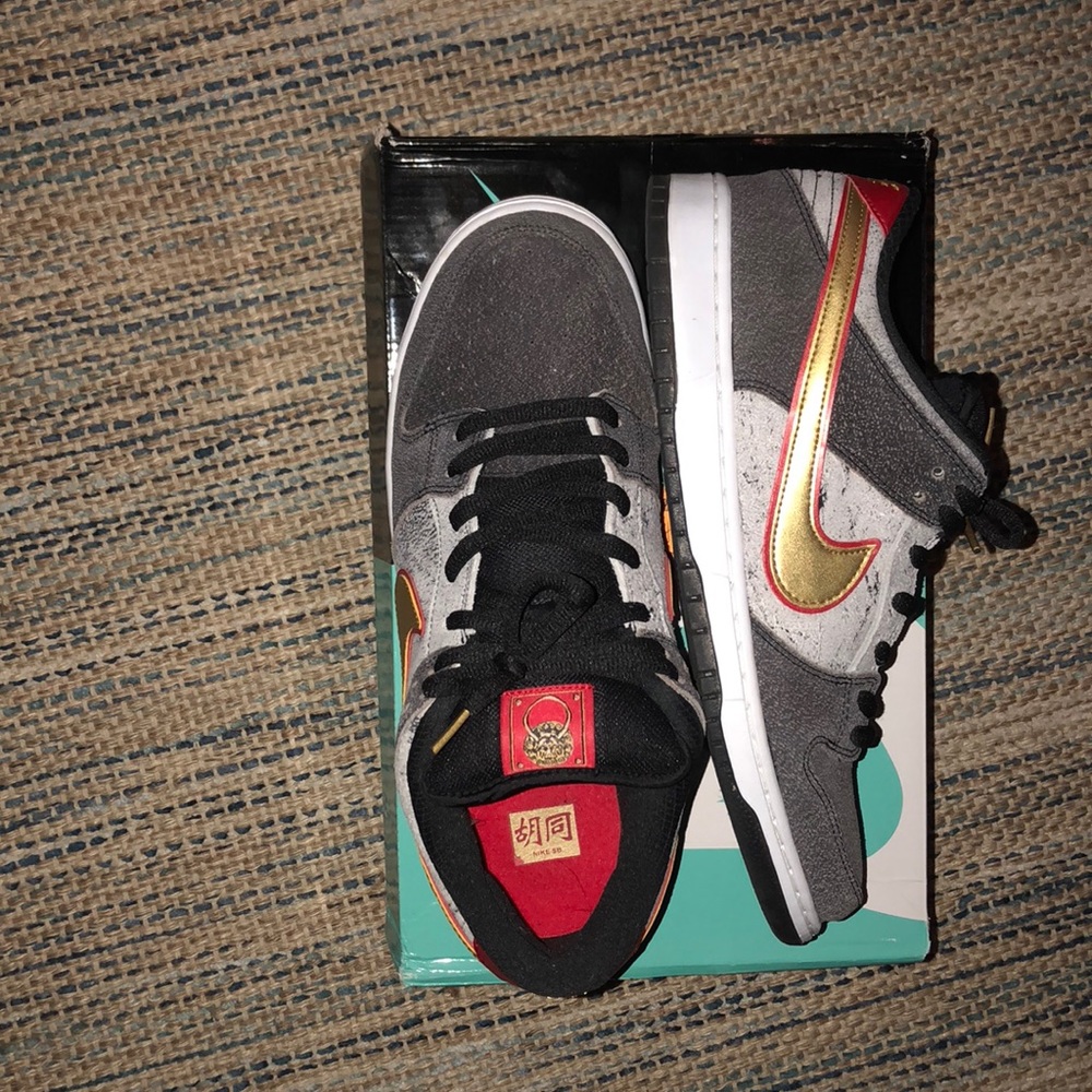 Nike Dunk Sb low Beijing metallic gold